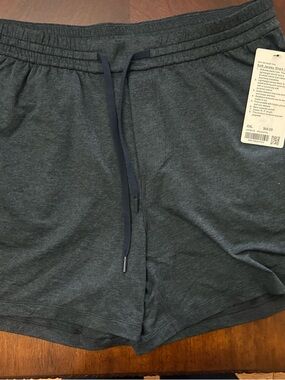 lululemon athletica Men's Athletic Shorts in Charcoal Gray